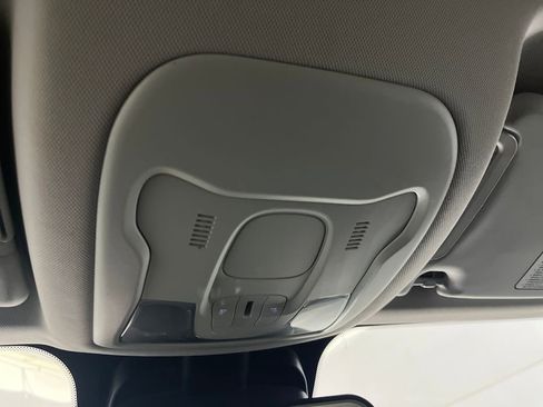 Used 2019 Jeep Renegade Latitude w/ Cold Weather Group image 79