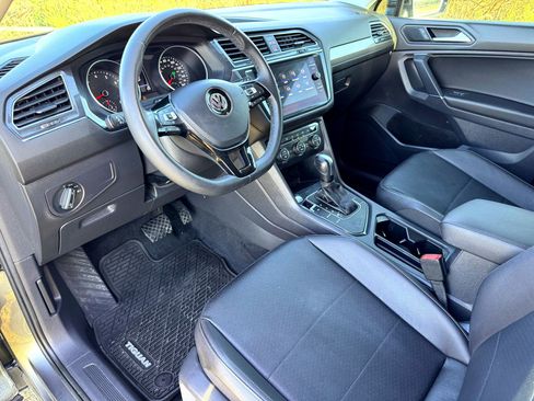 Used 2020 Volkswagen Tiguan SE image 11