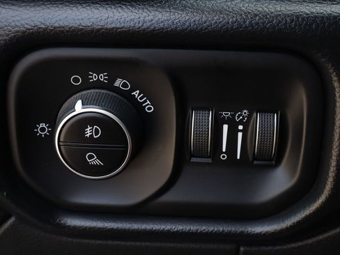 Used 2020 RAM 2500 Big Horn w/ Night Edition AWD/4WD image 23