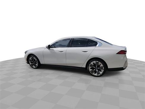 Used 2024 BMW 530i w/ Premium Package image 6