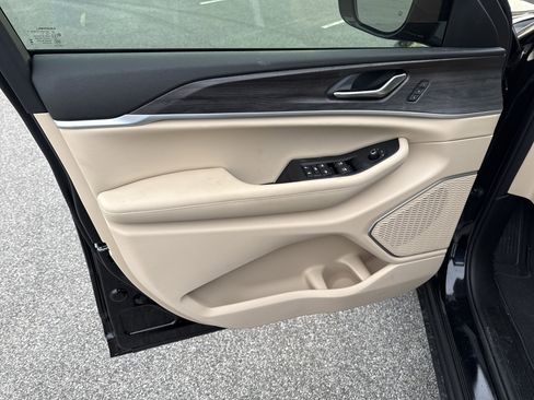 New 2026 Jeep Grand Cherokee Limited RWD image 12