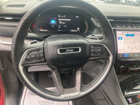 Used 2022 Jeep Grand Cherokee Limited image 18