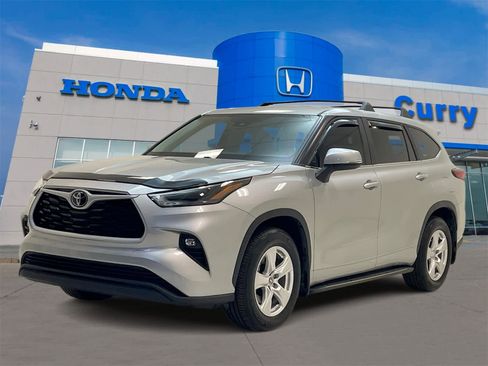 Used 2023 Toyota Highlander LE image 1