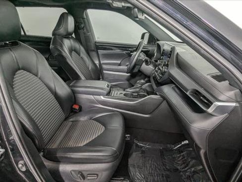 Used 2021 Toyota Highlander XSE image 27