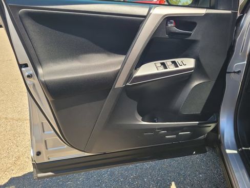 Used 2018 Toyota RAV4 LE w/ All Weather Liner Package FWD image 16