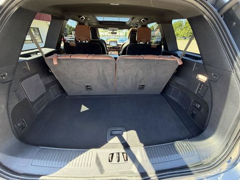 Used 2022 Lincoln Aviator Reserve w/ Equipment Group 201A AWD/4WD image 8