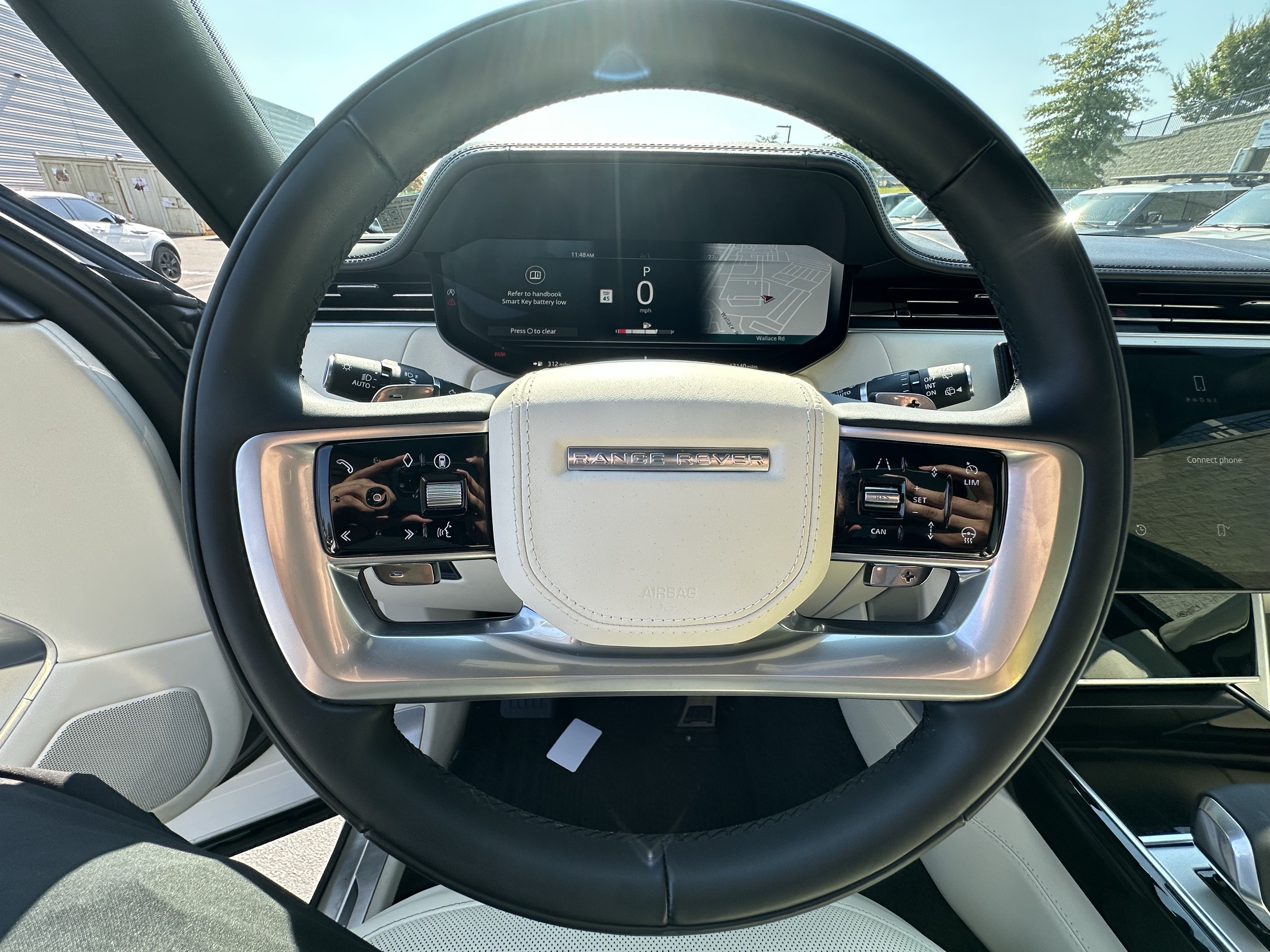Certified 2025 Land Rover Range Rover SE AWD/4WD image 17