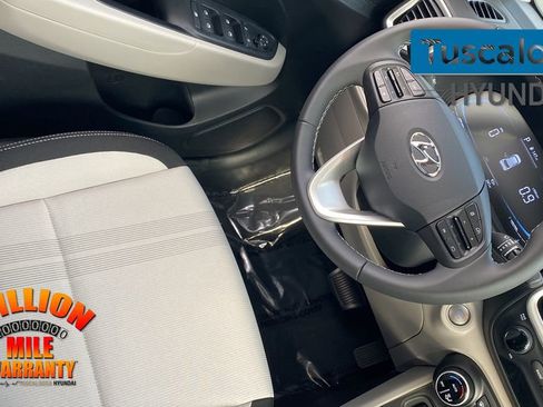 New 2025 Hyundai Venue SEL image 29