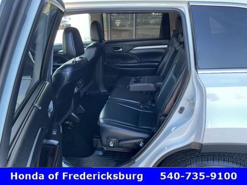 Used 2018 Toyota Highlander XLE AWD/4WD image 25