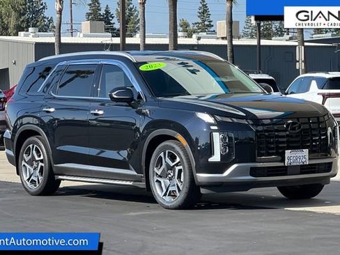 Used 2023 Hyundai Palisade SEL w/ Premium Package FWD image 1
