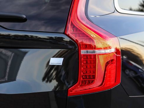 Used 2023 Volvo XC90 T8 Ultimate image 9