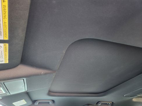 Used 2019 Land Rover Discovery SE image 24