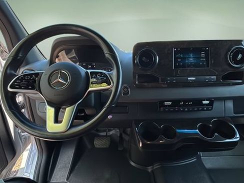 Used 2021 Mercedes-Benz Sprinter 2500 image 12