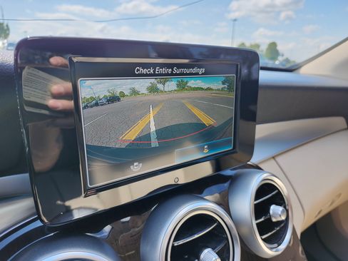 Used 2019 Mercedes-Benz C 300 4MATIC Sedan image 4