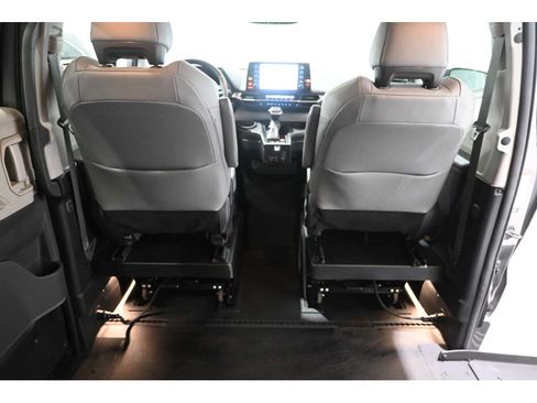 Used 2021 Toyota Sienna XLE w/ XLE Plus Package FWD image 20