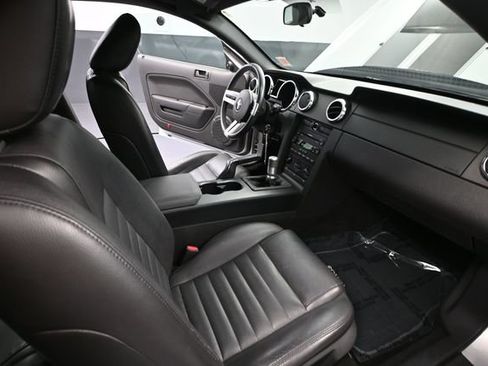Used 2006 Ford Mustang GT Premium RWD image 40