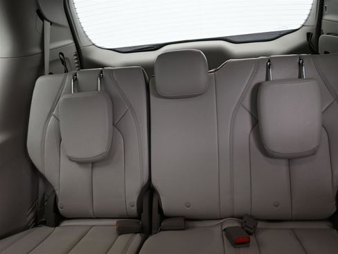 Used 2017 Chrysler Pacifica Touring-L w/ Tire & Wheel Group image 12