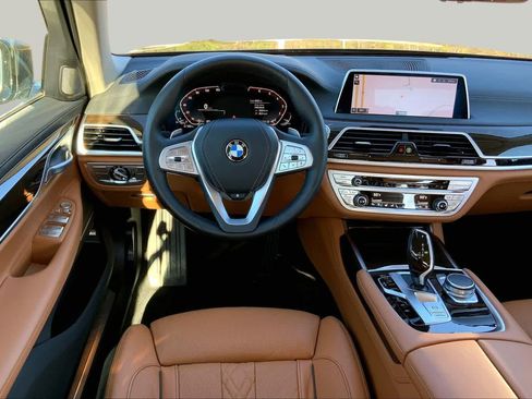 Used 2022 BMW 750i xDrive AWD/4WD image 5