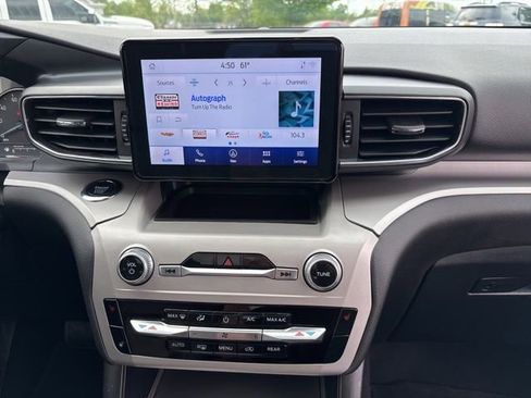 Used 2023 Ford Explorer XLT w/ Equipment Group 202A AWD/4WD image 9