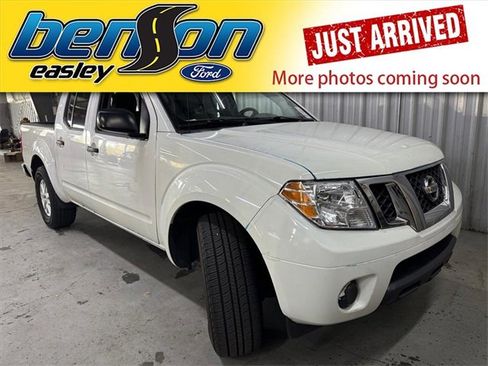 Used 2021 Nissan Frontier SV image 1