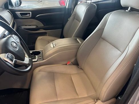 Used 2017 Toyota Highlander Limited AWD/4WD image 4