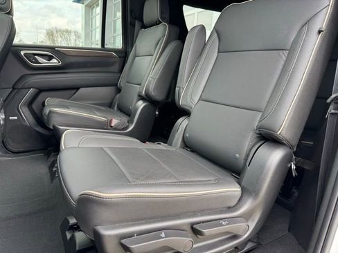 Certified 2024 Chevrolet Suburban Premier w/ Premium Package AWD/4WD image 7