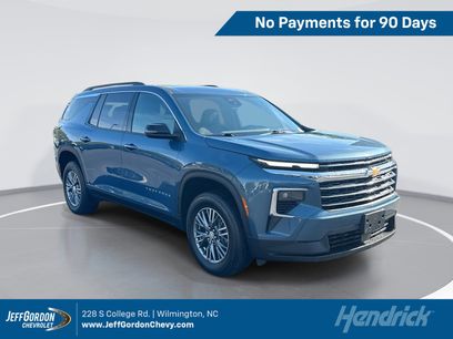 Used 2025 Chevrolet Traverse LT