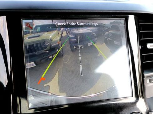 Used 2022 RAM 3500 Tradesman w/ Chrome Appearance Group AWD/4WD image 17