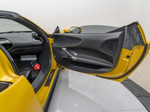 Used 2022 Ferrari SF90 Spider AWD/4WD image 18