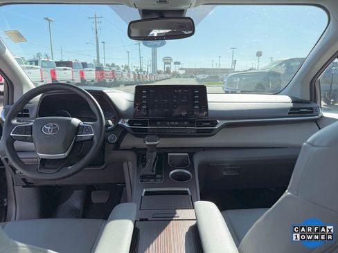 Used 2024 Toyota Sienna XLE image 36