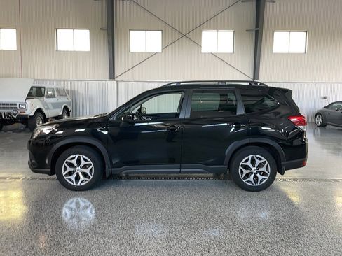 Used 2023 Subaru Forester Premium AWD/4WD image 4