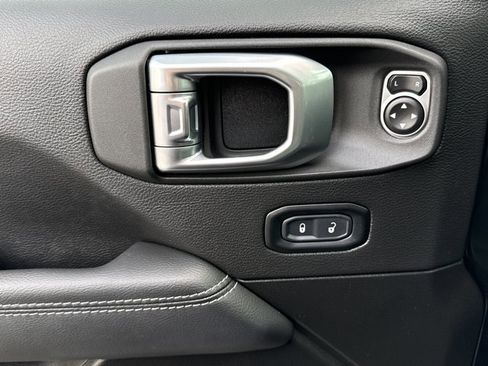 Used 2023 Jeep Wrangler Unlimited Sahara image 17