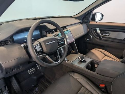 Used 2025 Land Rover Discovery Sport Dynamic SE AWD/4WD image 12