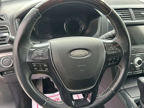 Used 2018 Ford Explorer Platinum AWD/4WD image 10