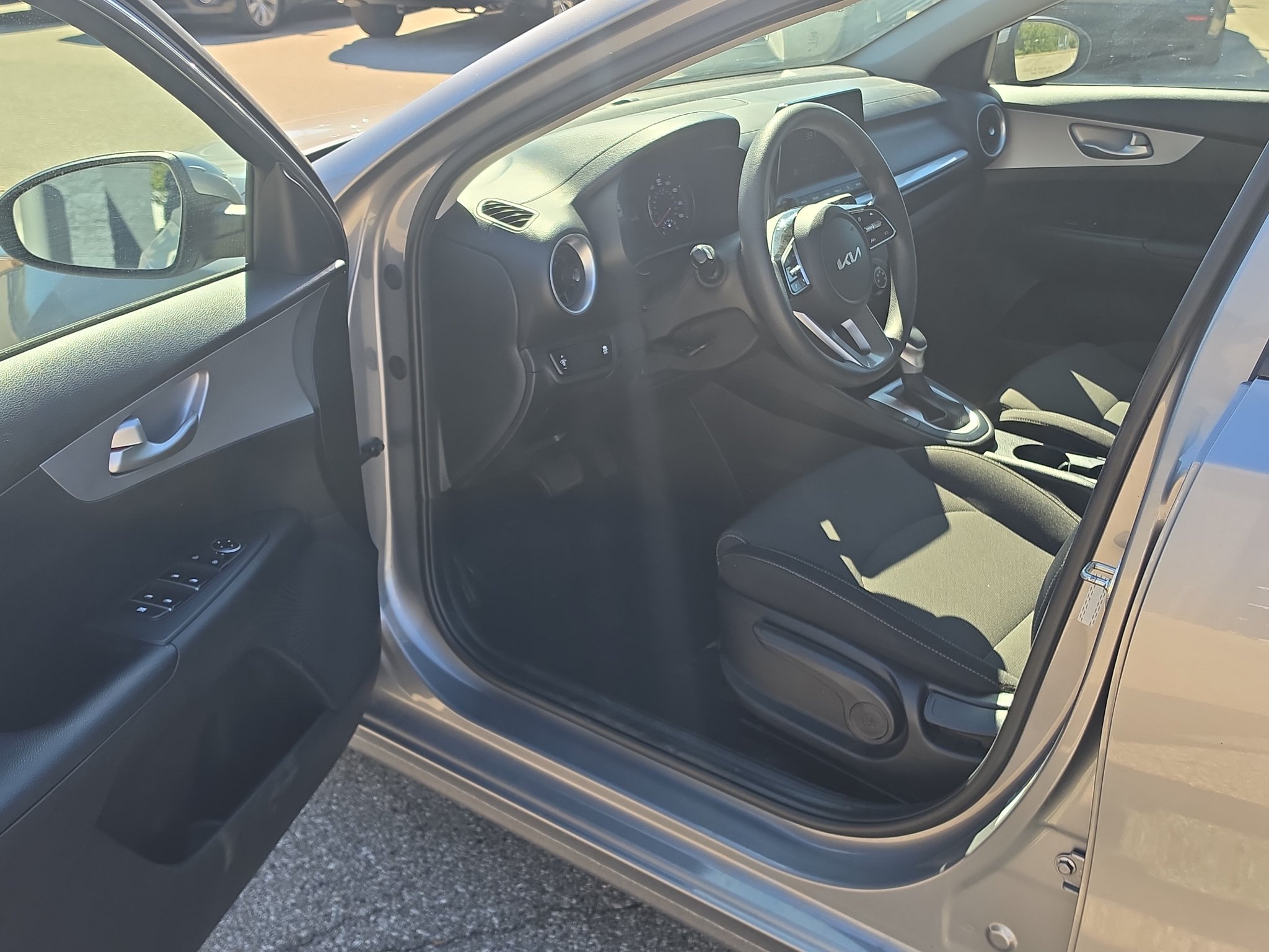 Used 2023 Kia Forte LXS FWD image 9
