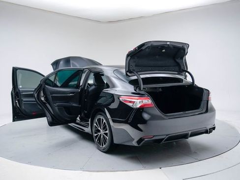 Used 2020 Toyota Camry SE image 19