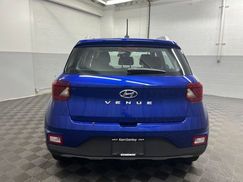 Used 2023 Hyundai Venue Limited w/ Cargo Package image 5