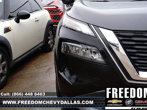 Used 2023 Nissan Rogue S image 5