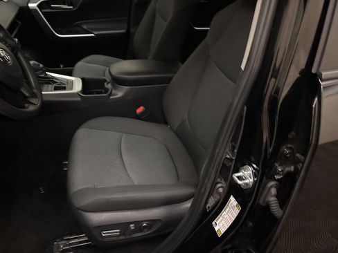 Used 2025 Toyota RAV4 XLE image 11