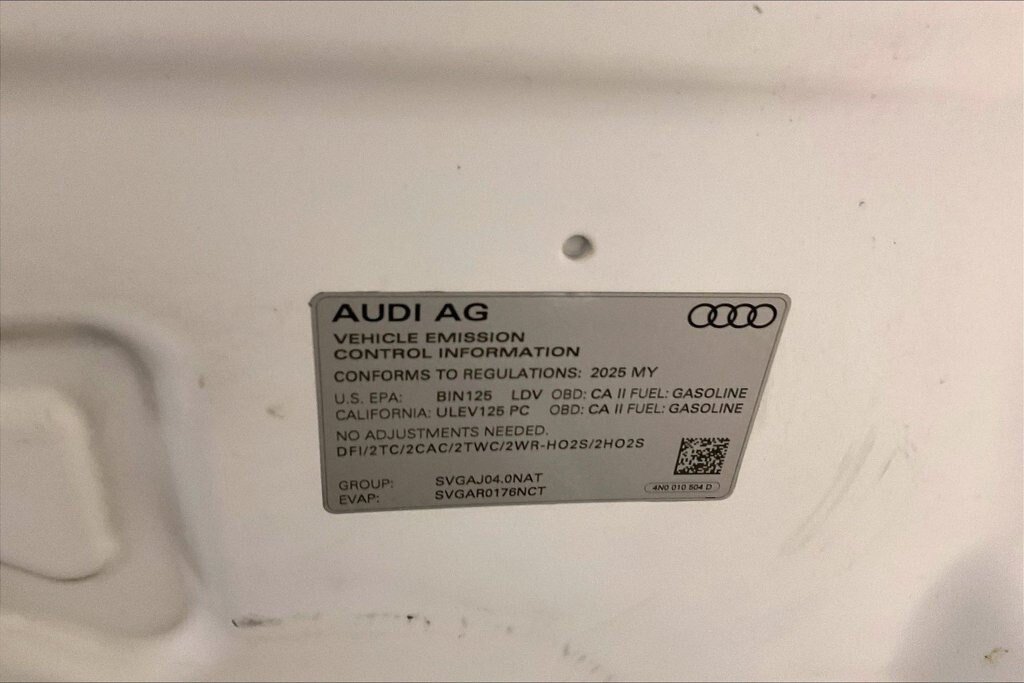 Used 2025 Audi S8 w/ Executive Package AWD/4WD image 32