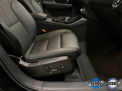 Used 2025 Volvo XC40 B5 Plus image 81