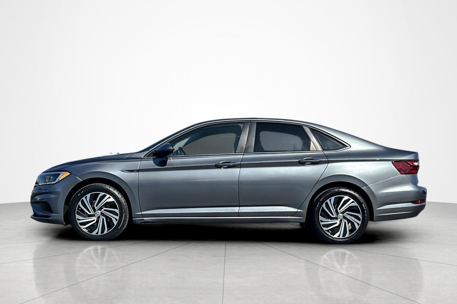 Used 2021 Volkswagen Jetta SEL FWD image 2