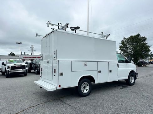 New 2025 GMC Savana 3500 w/ Power Convenience Package RWD image 10