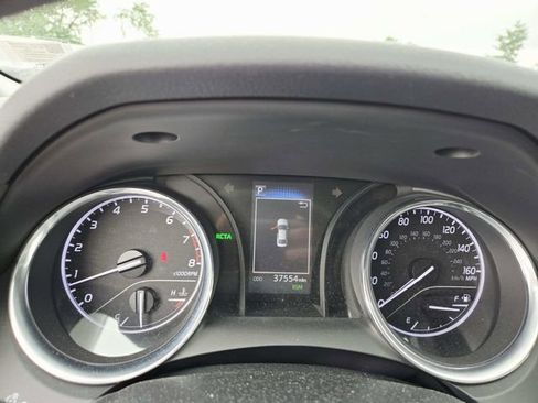 Used 2020 Toyota Camry LE w/ Convenience Package FWD image 9