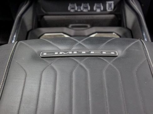 Used 2025 RAM 1500 Limited AWD/4WD image 32