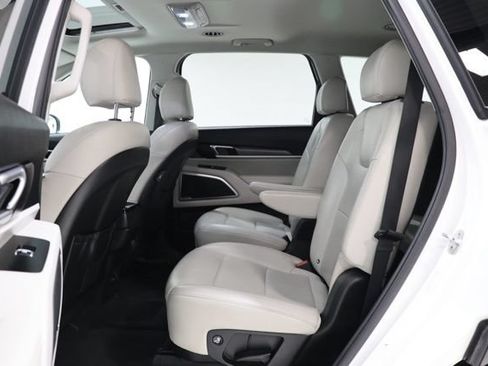 Used 2020 Kia Telluride S FWD image 31