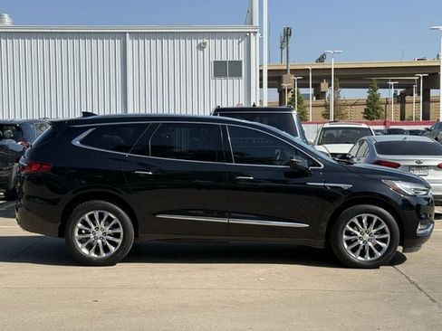 Used 2018 Buick Enclave Premium w/ Experience Buick Package FWD image 3
