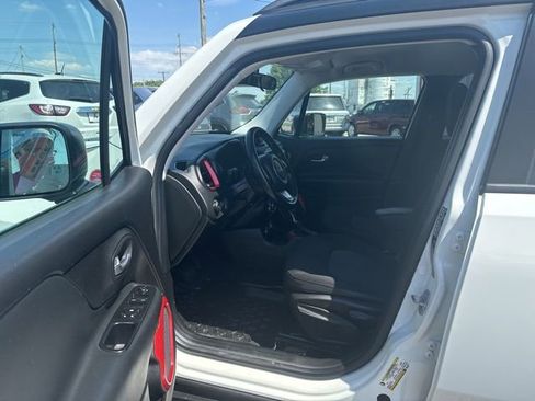 Used 2015 Jeep Renegade Trailhawk AWD/4WD image 9