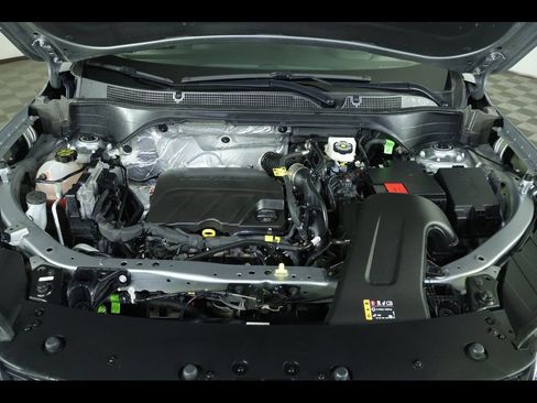 Used 2025 Chevrolet Trax LT w/ LT Convenience Package image 17