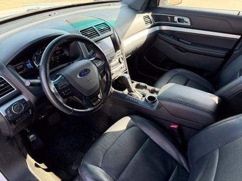 Used 2017 Ford Explorer XLT w/ Equipment Group 202A FWD image 13